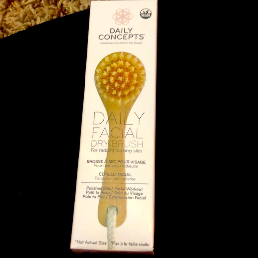 Daily facial brush